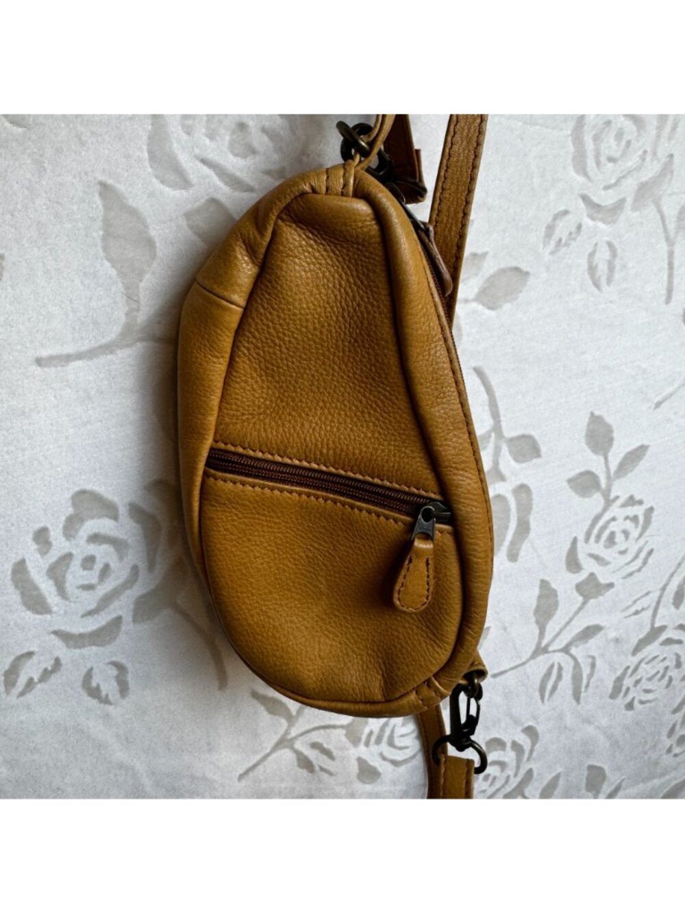 Vintage LL Bean AmeriBag Mini Sling Bag Crossbody or Leather Wristlet Tan OALY2 - Picture 3 of 10